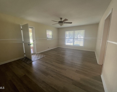 384 E Wimberly Street - Photo Thumbnail 4