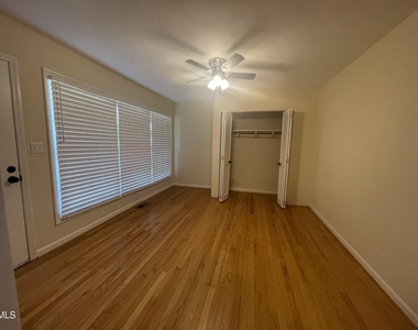 384 E Wimberly Street - Photo Thumbnail 11