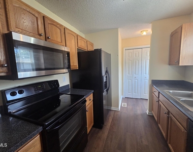 116 Cliffdale Road - Photo Thumbnail 10