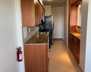 1108 Barclay Towers Pike E - Photo Thumbnail 5
