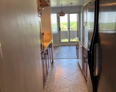 1108 Barclay Towers Pike E - Photo Thumbnail 6