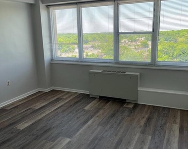 1108 Barclay Towers Pike E - Photo Thumbnail 7