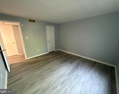 313 Gregorys Way - Photo Thumbnail 16