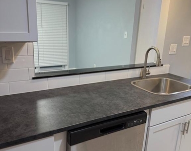313 Gregorys Way - Photo Thumbnail 7