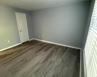 313 Gregorys Way - Photo Thumbnail 18