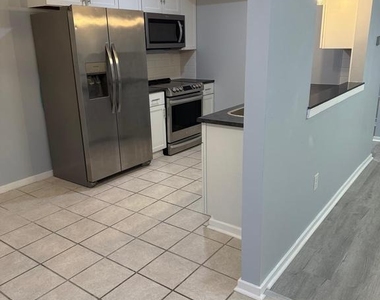 313 Gregorys Way - Photo Thumbnail 4