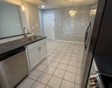 313 Gregorys Way - Photo Thumbnail 6