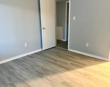 313 Gregorys Way - Photo Thumbnail 15