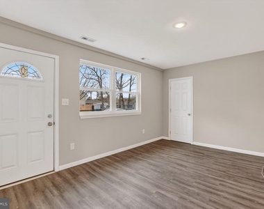 1102 Evergreen Boulevard - Photo Thumbnail 6