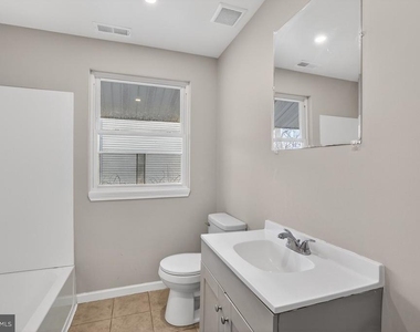 1102 Evergreen Boulevard - Photo Thumbnail 11
