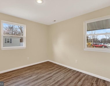1102 Evergreen Boulevard - Photo Thumbnail 12