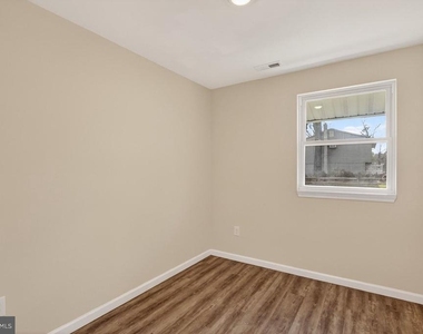 1102 Evergreen Boulevard - Photo Thumbnail 14