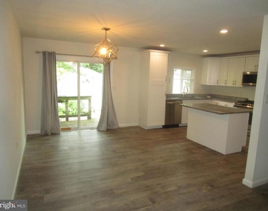 10318 Aster Lane - Photo Thumbnail 3