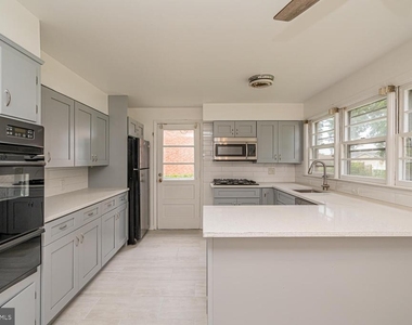 1916 Porter Avenue - Photo Thumbnail 15