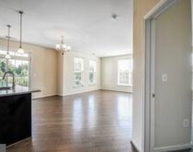 3911 Doc Berlin Drive - Photo Thumbnail 5