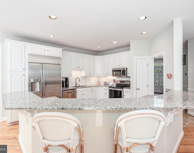 9304 Wildoak Drive - Photo Thumbnail 12