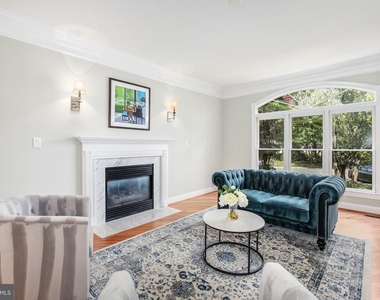 9304 Wildoak Drive - Photo Thumbnail 6
