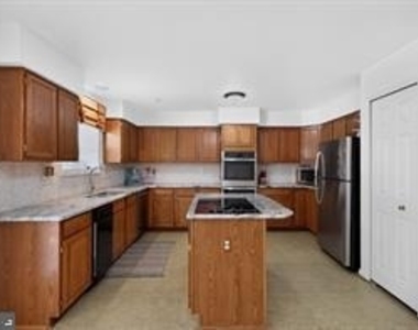 10 Augustine Court - Photo Thumbnail 7