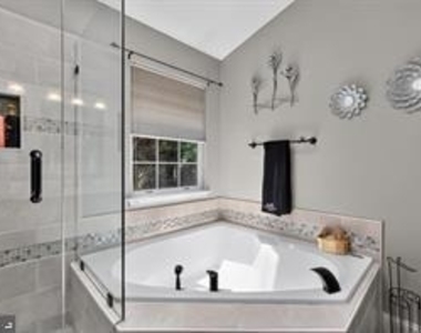 10 Augustine Court - Photo Thumbnail 22