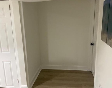 10313 Summit Avenue - Photo Thumbnail 5
