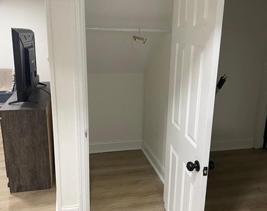 10313 Summit Avenue - Photo Thumbnail 4