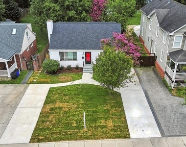 10313 Summit Avenue - Photo Thumbnail 12