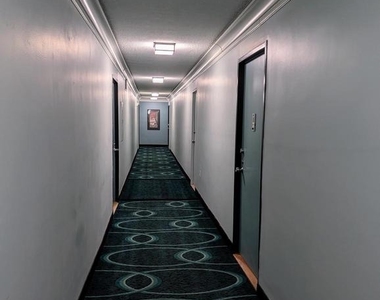 10401 Grosvenor Place - Photo Thumbnail 11