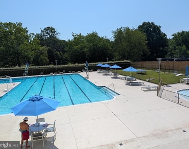10401 Grosvenor Place - Photo Thumbnail 4