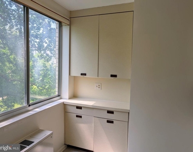 10401 Grosvenor Place - Photo Thumbnail 36