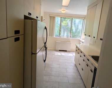 10401 Grosvenor Place - Photo Thumbnail 33