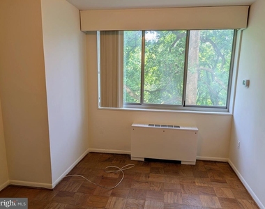 10401 Grosvenor Place - Photo Thumbnail 18