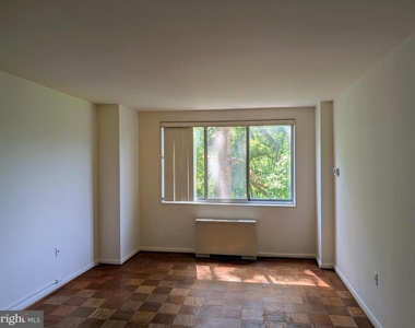 10401 Grosvenor Place - Photo Thumbnail 12