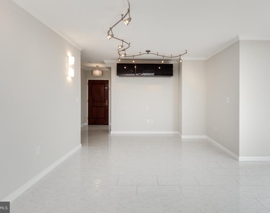 7111 Woodmont Avenue - Photo Thumbnail 9