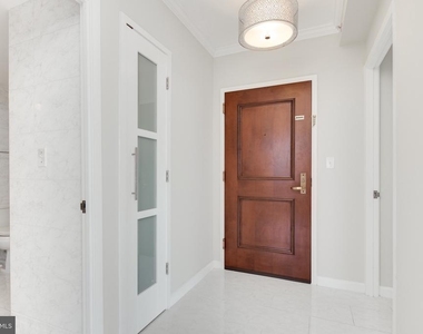 7111 Woodmont Avenue - Photo Thumbnail 3