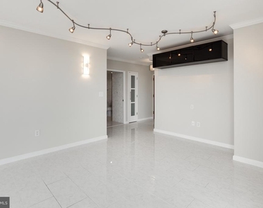 7111 Woodmont Avenue - Photo Thumbnail 8