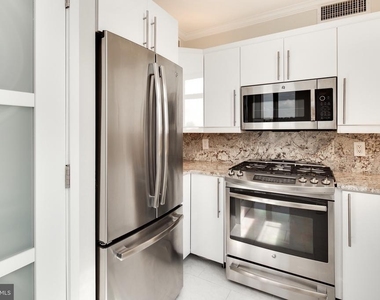 7111 Woodmont Avenue - Photo Thumbnail 11