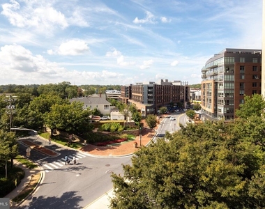 7111 Woodmont Avenue - Photo Thumbnail 25