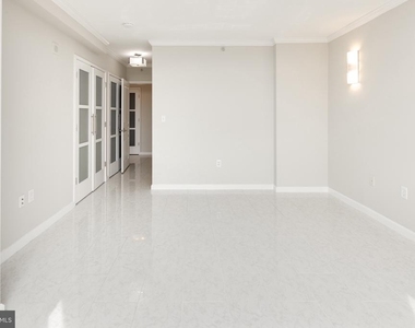 7111 Woodmont Avenue - Photo Thumbnail 16