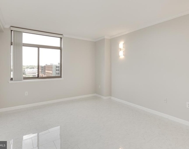7111 Woodmont Avenue - Photo Thumbnail 19