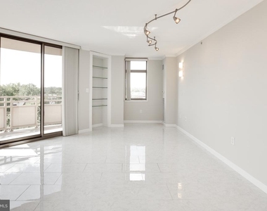 7111 Woodmont Avenue - Photo Thumbnail 5