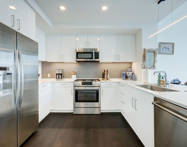 301 West Ave - Photo Thumbnail 1