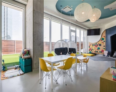 301 West Ave - Photo Thumbnail 15