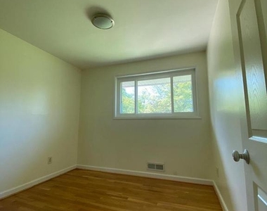 6009 Cheshire Drive - Photo Thumbnail 11