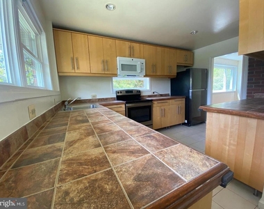 6009 Cheshire Drive - Photo Thumbnail 3