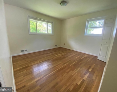 6009 Cheshire Drive - Photo Thumbnail 9