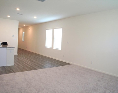 105 Mouflon Rd - Photo Thumbnail 10