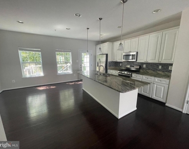 6800 Green Mill Way - Photo Thumbnail 1