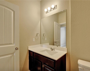 1412 Blake St - Photo Thumbnail 17