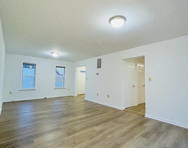 8346 Lincoln Drive - Photo Thumbnail 4