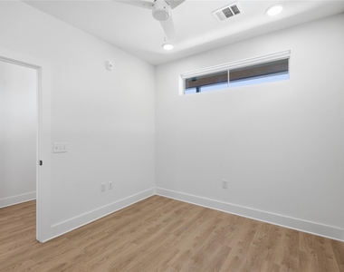 4704 Sunset Trl - Photo Thumbnail 11